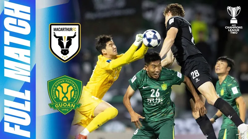 Cầu thủ của Beijing Guoan vừa tung cú sút mạnh vào khung thành của Macarthur FC