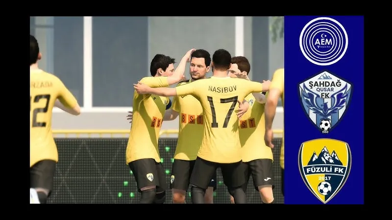 Cầu thủ của Sahdag Qusar và Turan Tovuz tranh chấp quả bóng trên sân cỏ Cầu thủ của Sahdag Qusar và Turan Tovuz tranh chấp quả bóng trên sân cỏ