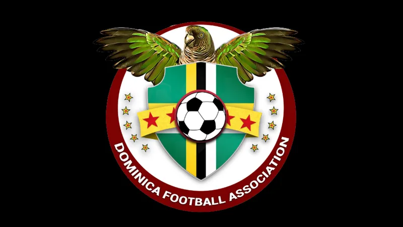 Cầu thủ Dominica tung cú sút mạnh vào khung thành Sint Maarten Cầu thủ Dominica tung cú sút mạnh vào khung thành Sint Maarten